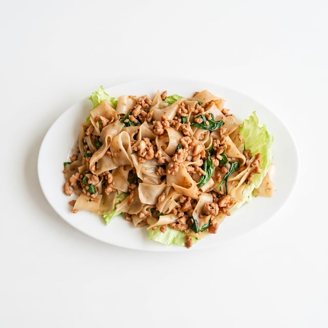 Pad Yai Kee Maow Chicken - ผัดใหญ่ขี้เมาไก่สับ.