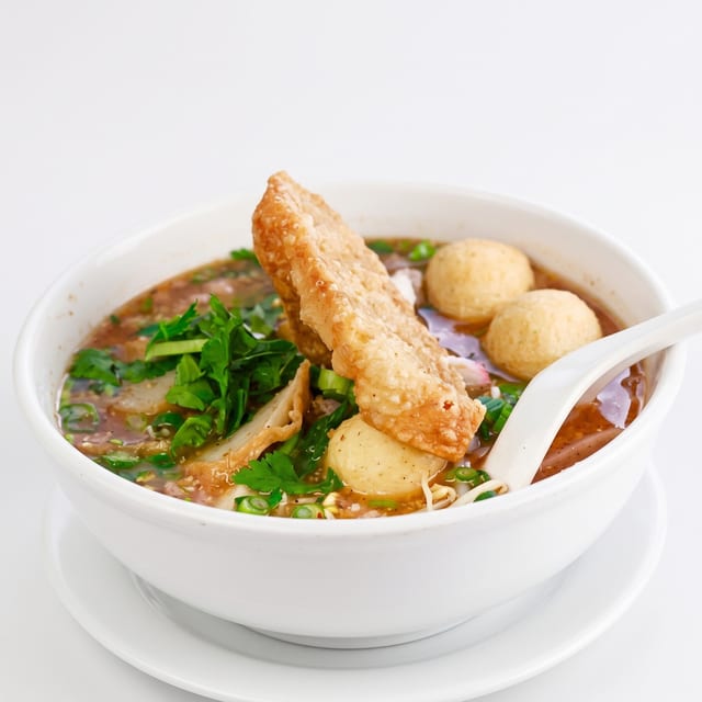 Yen Ta Fo Noodle Soup - ก๋วยเตี๋ยว น้ำ เย็นตาโฟ.